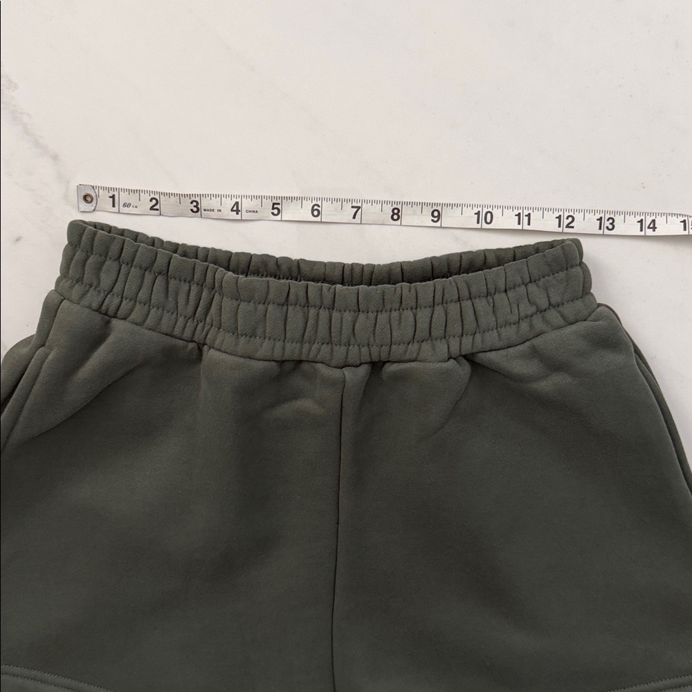 NEW Women’s PARKE 
Fleece Sweatshorts in Hunter Green 
Size XS - Picture 2 of 8